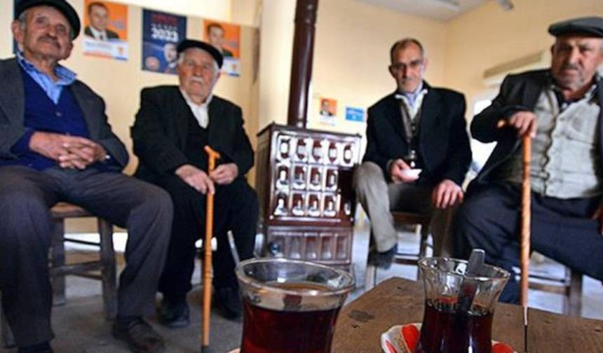 Uzman İsim Verilerle Açıkladı: "AKP Emeklileri Dipte Eşitledi"