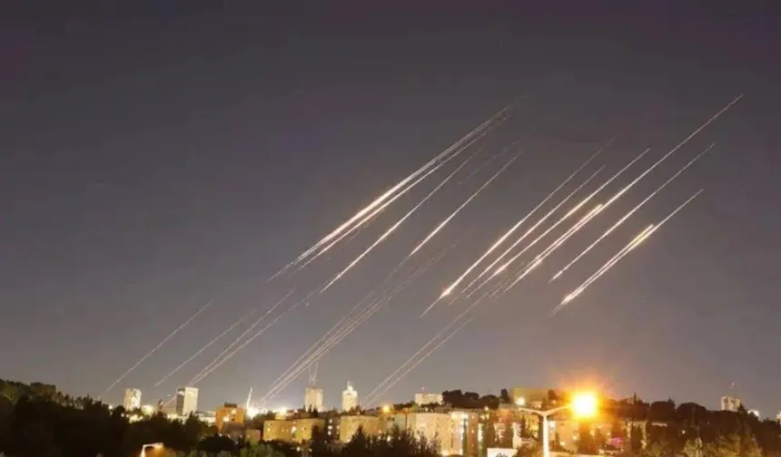 İran İsrail'e Yönelik Füze Saldırısı Başlattı