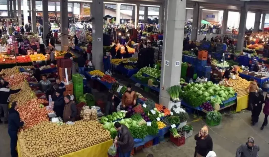 Savaş Vatandaşın Sofrasını Vurdu: Fiyatler Cep Yakıyor, Pazara Giren Hemen Çıkıyor