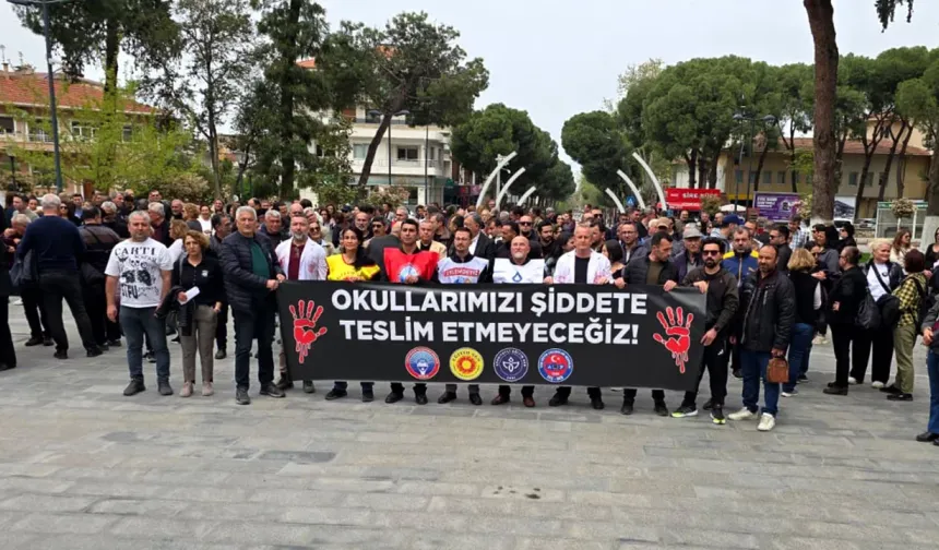 Okullara Saldırılar Ayağa Kaldırdı: Öğretmenler Sokağa Çıktı, ''Şiddete Hayır''
