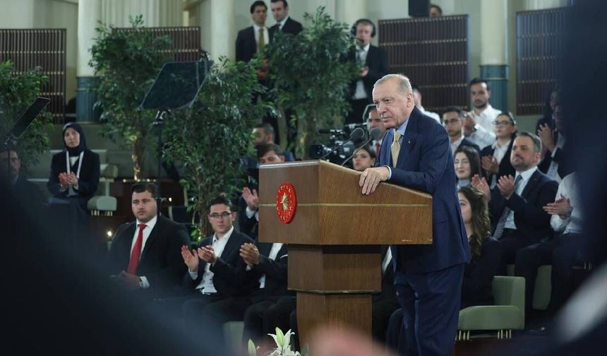 Erdoğan Gençler ve Milli Sporcularla Bir Araya Geldi:''Sosyal Medya En Büyük Sorun''  Ya TV Proğramları ve Diziler?