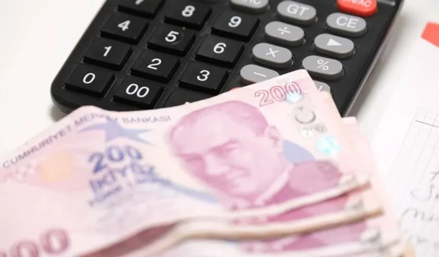 Kredi Faizleri Fırlayınca 1 Milyon Kişi Oraya Akın Etti: Bankaların Önünden Geçmiyorlar