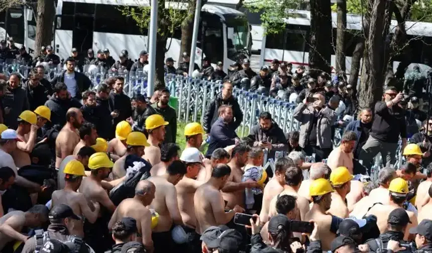Sermaye Ablukasını Aşamayan Binlerce İşçi Polis Barikatıyla Karşı Karşıya