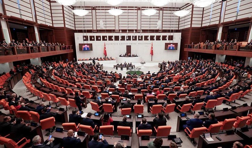 Muhalefetten Meclis'te 'Sonunda Bu da Oldu' Tepkisi: "AK Parti Mahkeme Kararına Uymamak İçin Kanun Çıkardı"