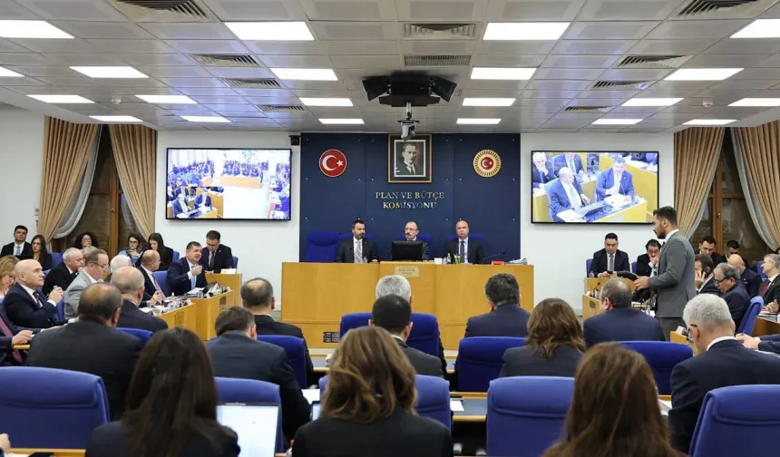 Fon Skandalında Top Havada Kaldı